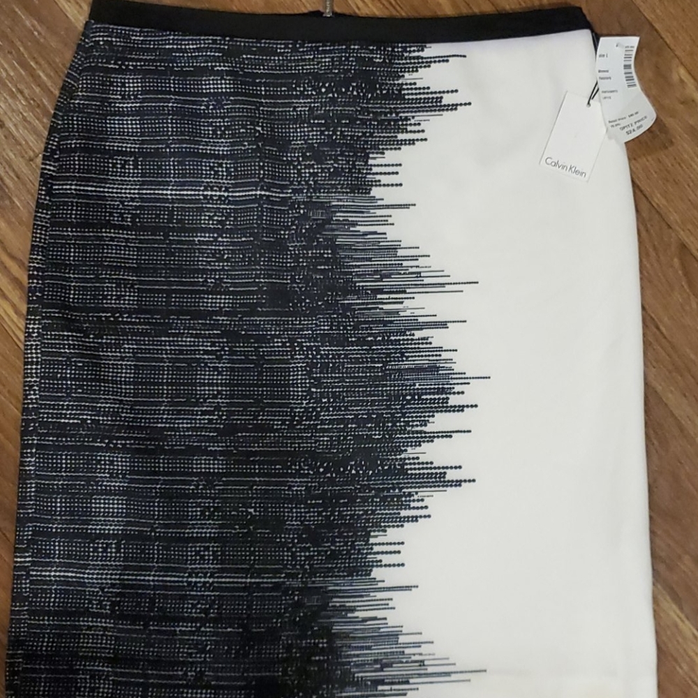 Calvin Klein LG Designed Skirt, like new